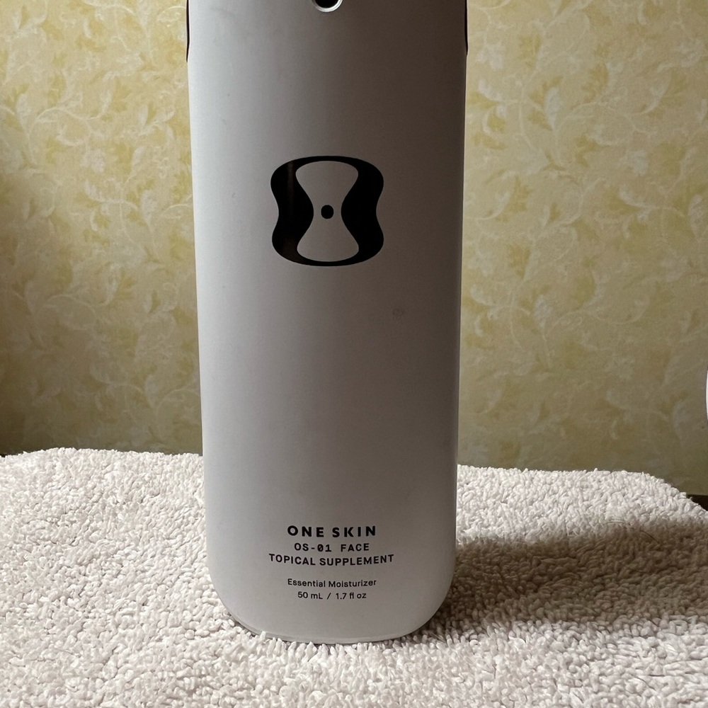 One (1) Unused/unopened OneSkin Face Topical Supplement w/ refillable container